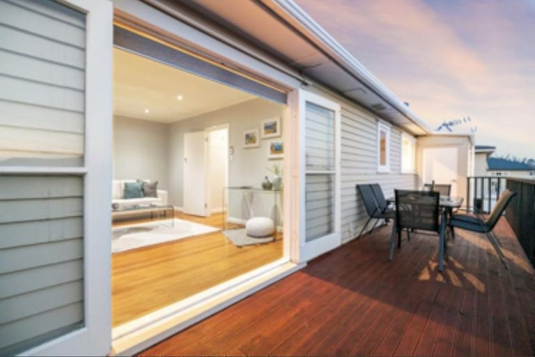 Photo of property in 1/40 Carlisle Road, Browns Bay, Auckland, 0630