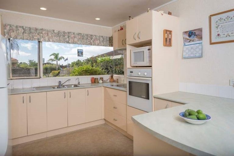 Photo of property in 63 Lakeside Drive, Orewa, 0931