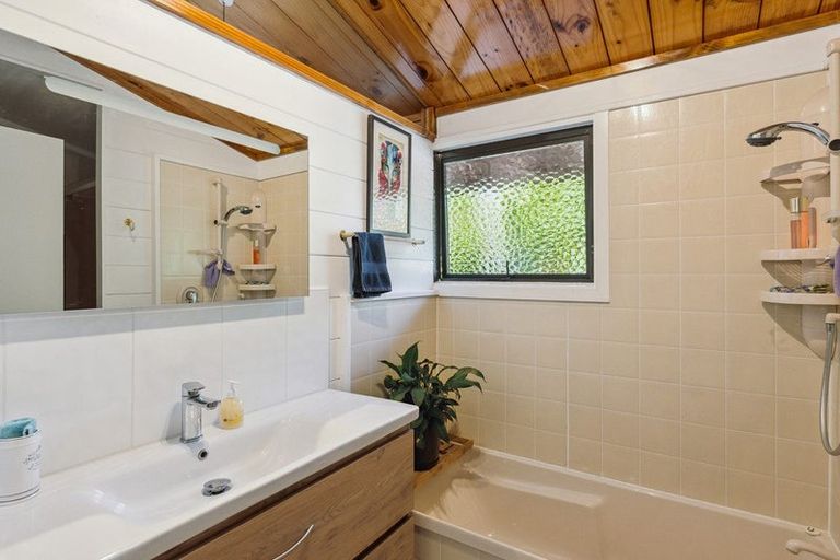 Photo of property in 31 Walton Avenue, Waikanae, 5036