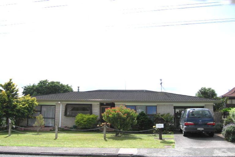 Photo of property in 2/90 Royal View Road, Te Atatu South, Auckland, 0610