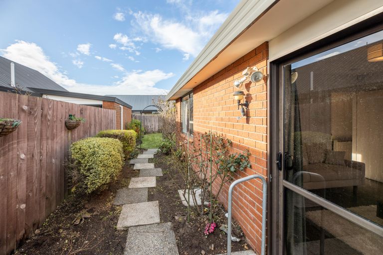 Photo of property in 1/20 Kirsten Place, Parklands, Christchurch, 8083