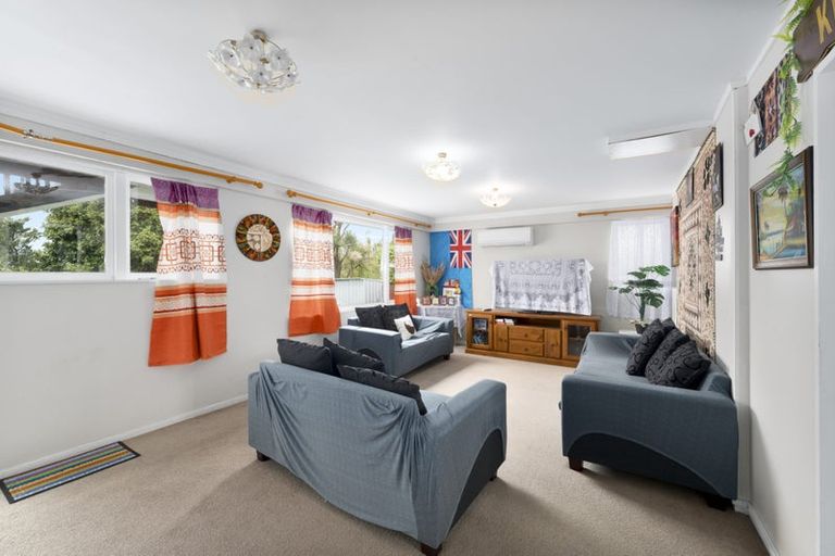 Photo of property in 8 Fowey Avenue, Te Atatu South, Auckland, 0610