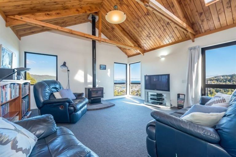 Photo of property in 100 Viewmont Drive, Harbour View, Lower Hutt, 5010