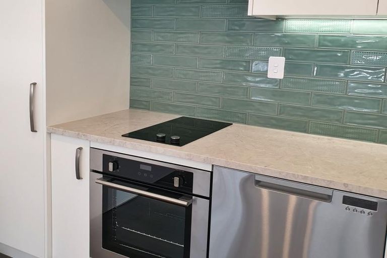 Photo of property in 19 Taupo Street, Green Bay, Auckland, 0604