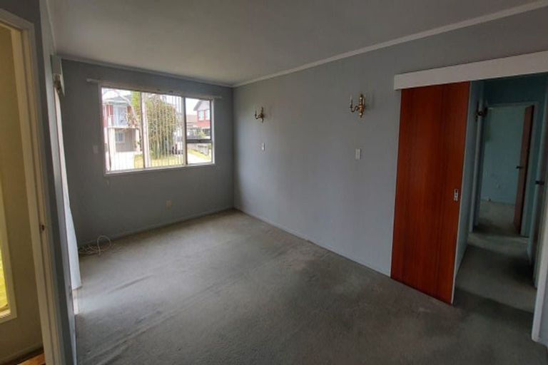 Photo of property in 8 Jenelin Road, Glendene, Auckland, 0602