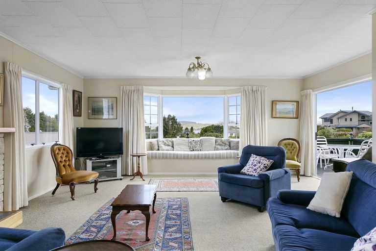 Photo of property in 7 Titoki Avenue, Waipahihi, Taupo, 3330