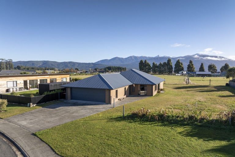 Photo of property in 19 Orbell Crescent, Te Anau, 9679