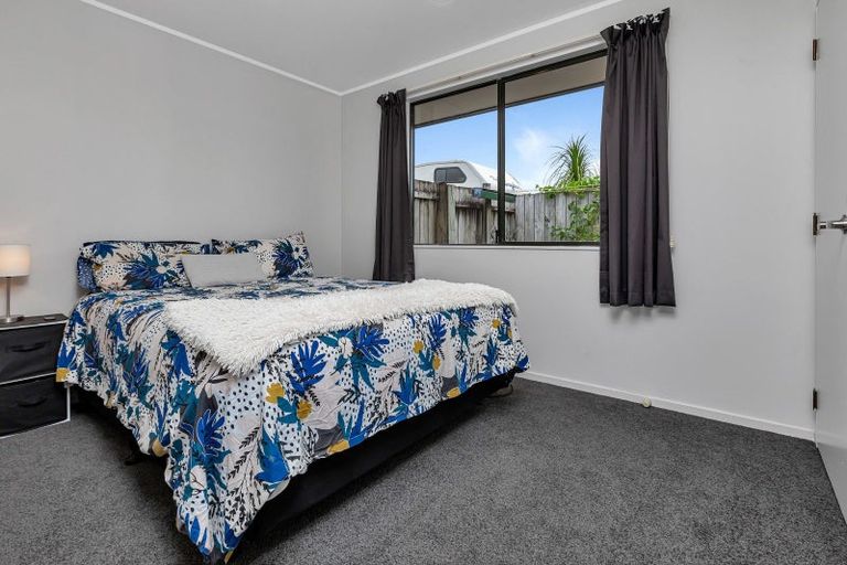 Photo of property in 13 Bermuda Place, One Tree Point, 0118