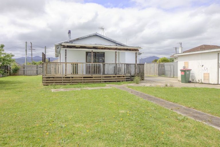 Photo of property in 15 Winchester Street, Levin, 5510