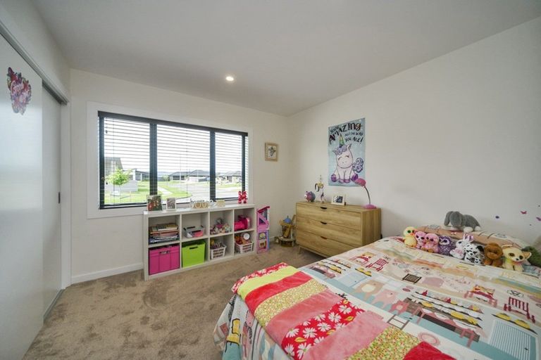 Photo of property in 27 Balrickard Way, Milson, Palmerston North, 4414