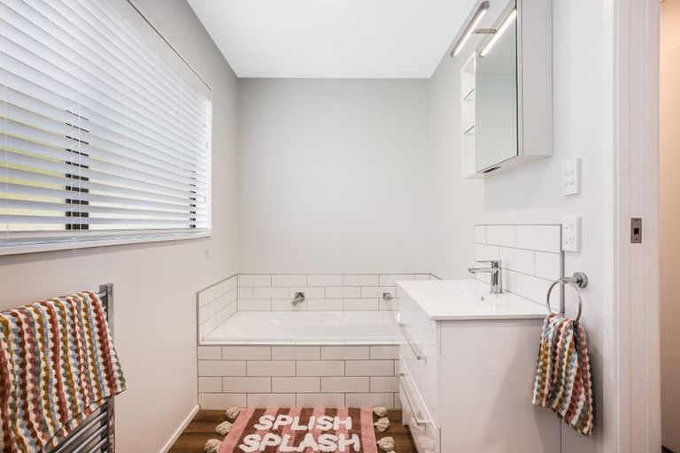 Photo of property in 19 Seagull Place, Whitby, Porirua, 5024