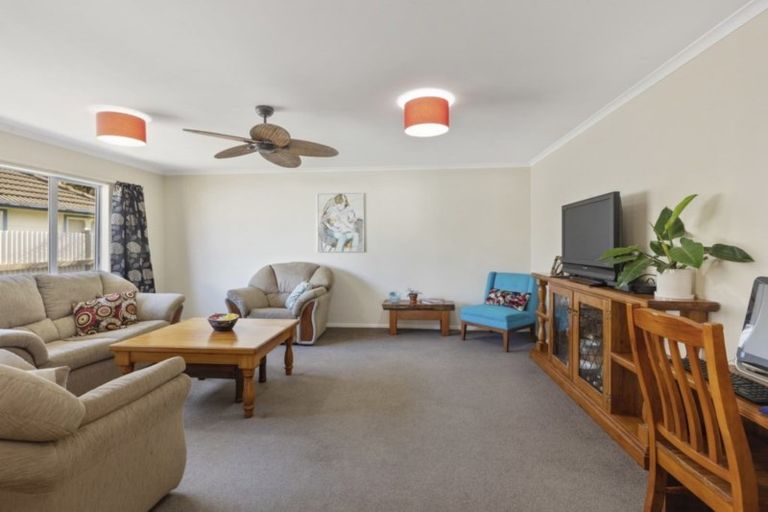 Photo of property in 104 Kowhai Street, Naenae, Lower Hutt, 5011