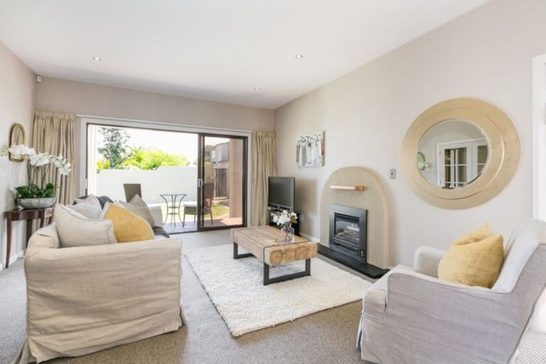 Photo of property in 5 Gladstone Road, Bluff Hill, Napier, 4110