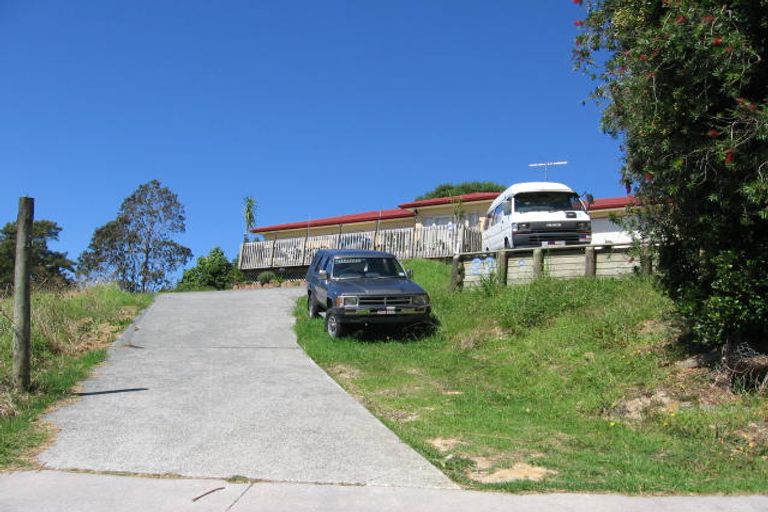 Photo of property in 22 Exeter Place, Unsworth Heights, Auckland, 0632