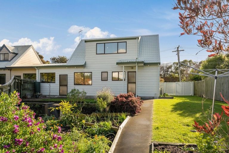 Photo of property in 2 Ono Street, Waikanae Beach, Waikanae, 5036