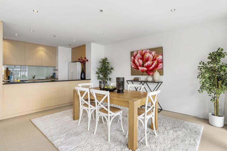 Photo of property in Sanctum Apartment, 10 Ebor Street, Te Aro, Wellington, 6011