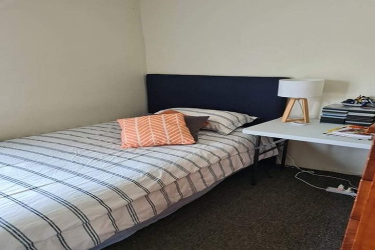 Photo of property in 4/23 Luckens Road, West Harbour, Auckland, 0618