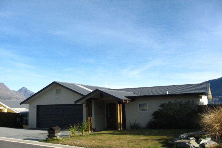 Photo of property in 4 Garland Terrace, Kelvin Heights, Queenstown, 9300