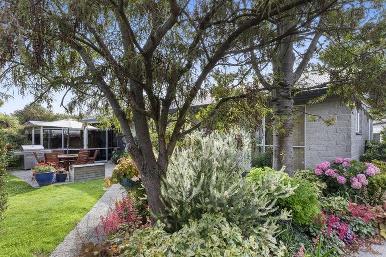 Photo of property in 6 Te One Place, Redwood, Christchurch, 8051