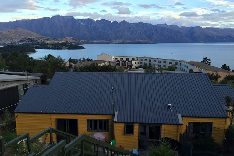 Photo of property in 24 Sainsbury Road, Fernhill, Queenstown, 9300