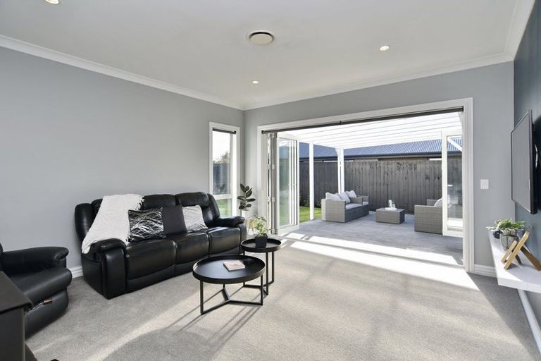 Photo of property in 8 Highfield Lane, Rangiora, 7400