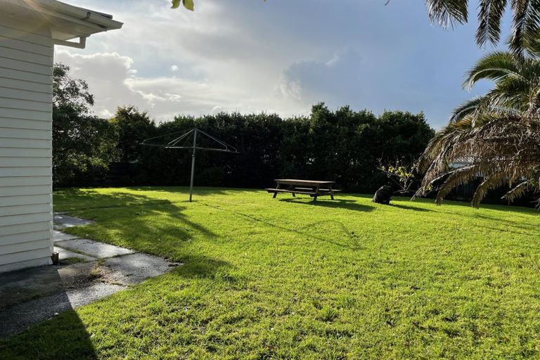 Photo of property in 3 Gloria Avenue, Te Atatu Peninsula, Auckland, 0610