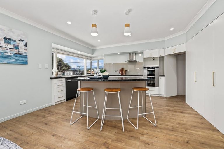 Photo of property in 6 Mahana Road, Paraparaumu Beach, Paraparaumu, 5032