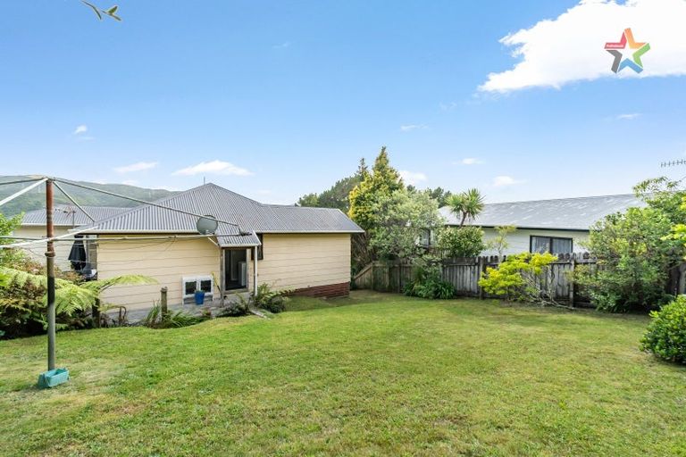 Photo of property in 10 Whitechapel Grove, Stokes Valley, Lower Hutt, 5019