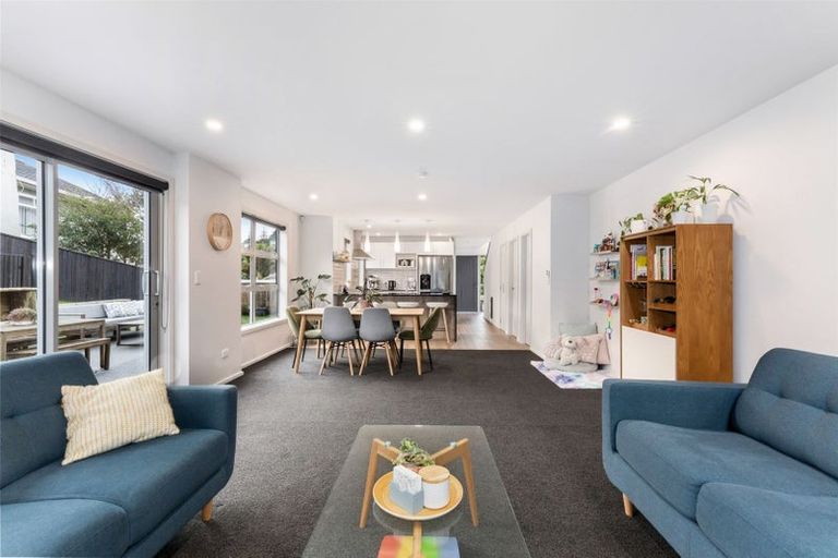 Photo of property in 122a Main Road, Titahi Bay, Porirua, 5022