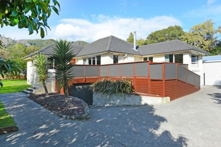 Photo of property in 343 Stokes Valley Road, Stokes Valley, Lower Hutt, 5019