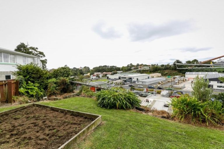 Photo of property in 181 Seaview Road, Westown, New Plymouth, 4310