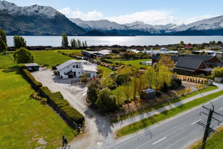 Photo of property in 302 Beacon Point Road, Wanaka, 9305