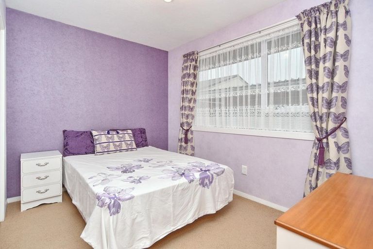 Photo of property in 2/1 Larkhill Place, Russley, Christchurch, 8042