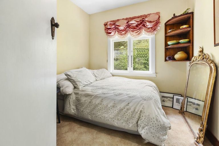 Photo of property in 29 Wadestown Road, Wadestown, Wellington, 6012