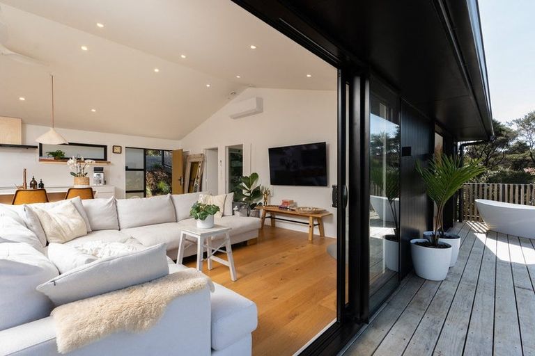 Photo of property in 21 Ngapuke Lane, Parua Bay, Onerahi, 0192