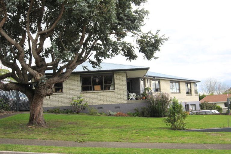 Photo of property in 1 Pamir Place, Welcome Bay, Tauranga, 3112