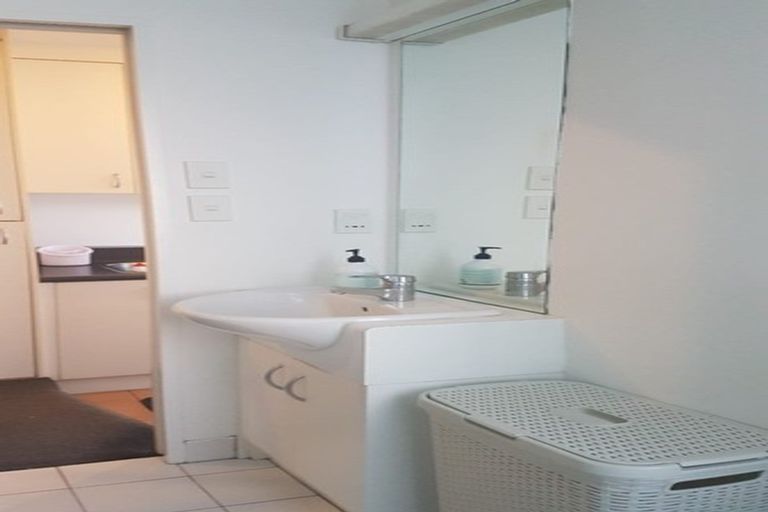 Photo of property in Terrace Garden Apartments, 2h/120 The Terrace, Wellington Central, Wellington, 6011