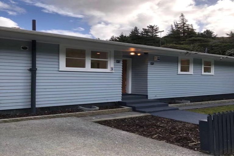 Photo of property in 9 Gribble Grove, Stokes Valley, Lower Hutt, 5019