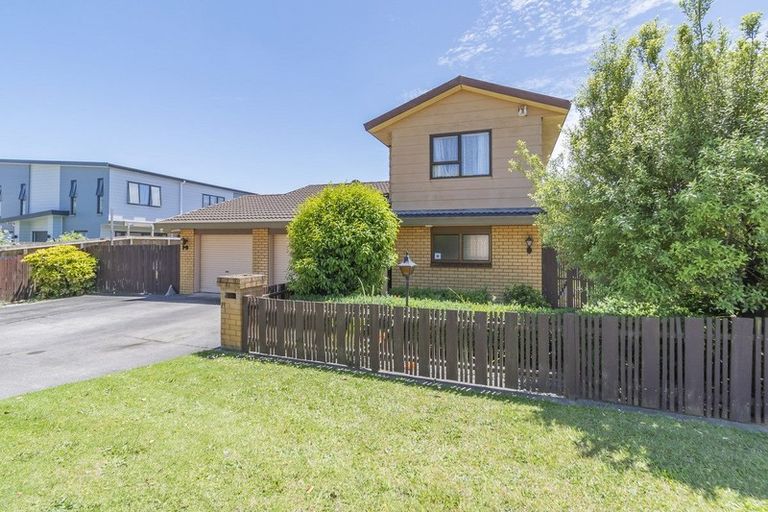 Photo of property in 2/19 South Street, Papakura, 2110