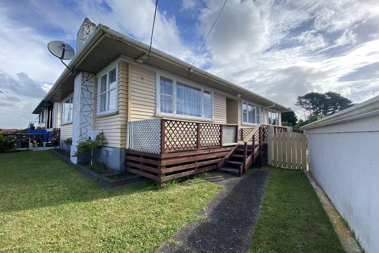 Photo of property in 7 Watene Crescent, Waitara, 4320