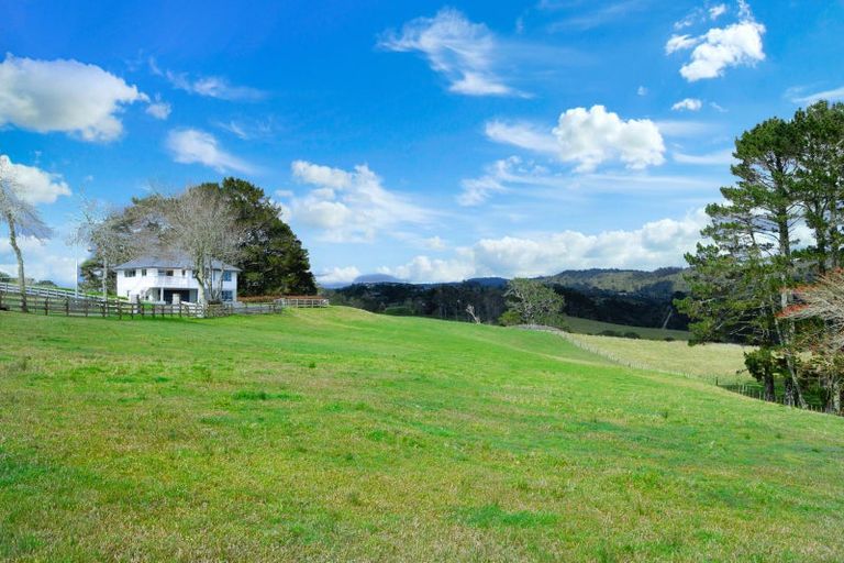 Photo of property in 90 Mcentee Road, Waitakere, Auckland, 0816