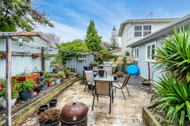 Photo of property in 1/11 Meeanee Quay, Westshore, Napier, 4110