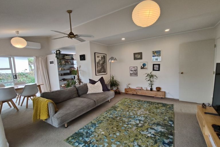 Photo of property in 2/28 Caribbean Drive, Unsworth Heights, Auckland, 0632