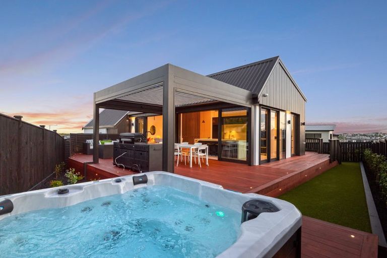 Photo of property in 44 Waitai Close, Long Bay, 0630