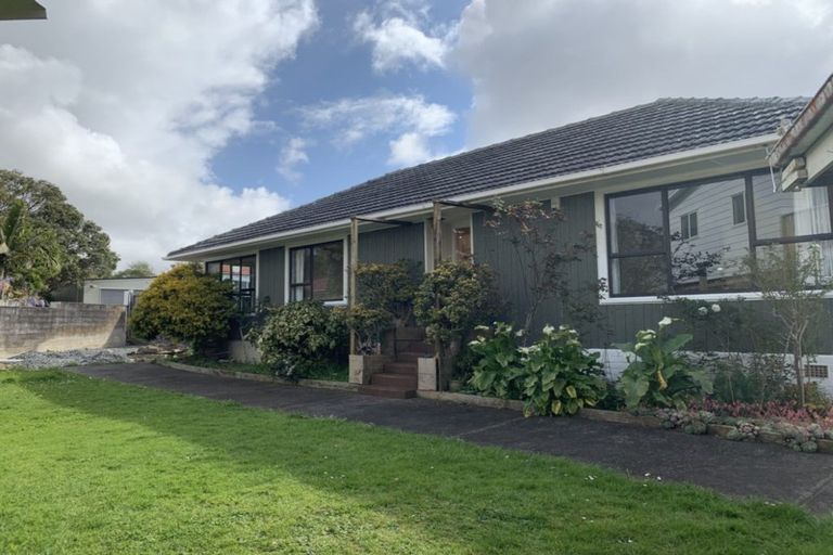 Photo of property in 9 Ward Crescent, Te Atatu Peninsula, Auckland, 0610