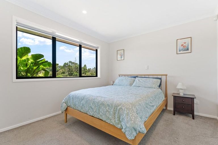 Photo of property in 13 Te Awa Place, Red Beach, 0932
