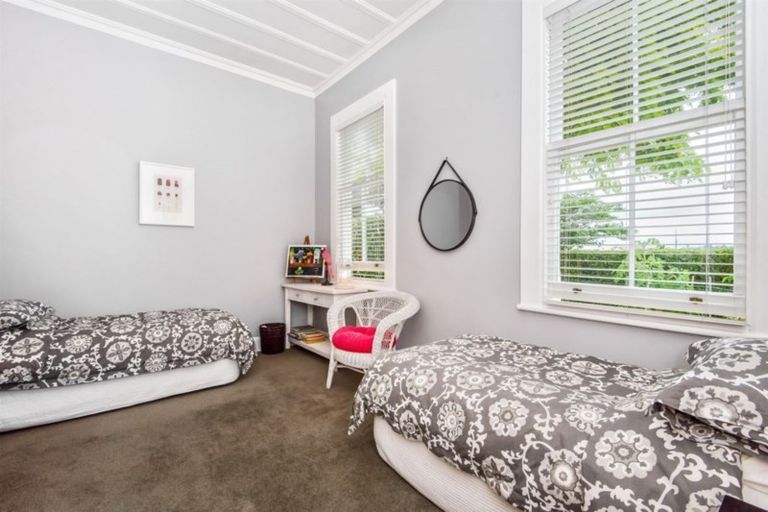 Photo of property in 33 Summer Street, Stanley Point, Auckland, 0624