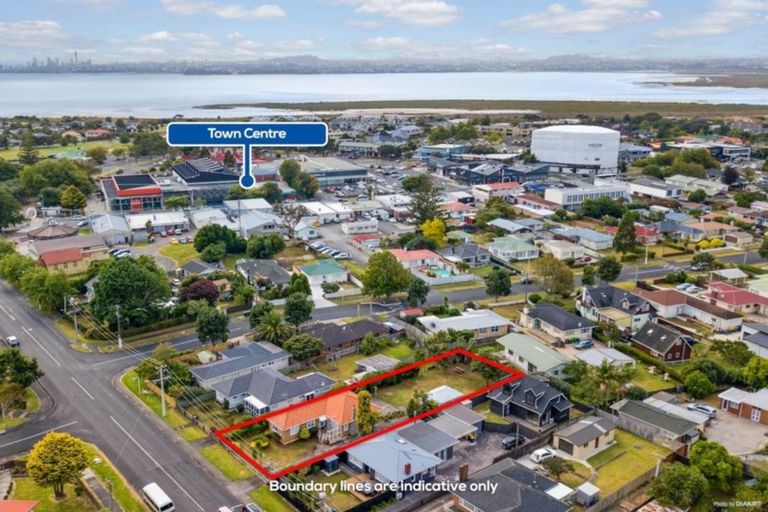 Photo of property in 14 Taikata Road, Te Atatu Peninsula, Auckland, 0610
