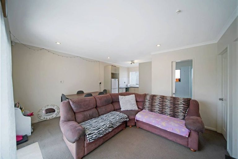 Photo of property in 98 Maplesden Drive, Clendon Park, Auckland, 2103