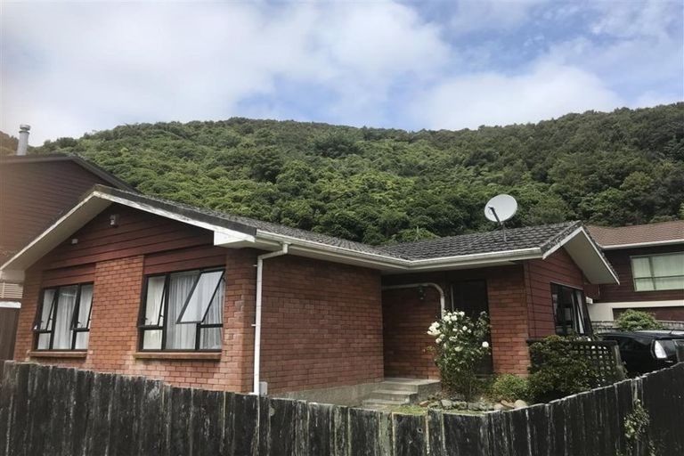 Photo of property in 10 Parsons Glen, Karori, Wellington, 6012